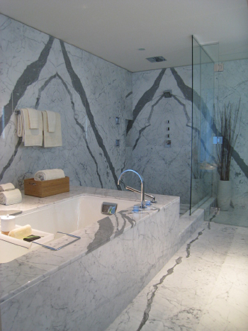The application of light gray marble in the bathroom
