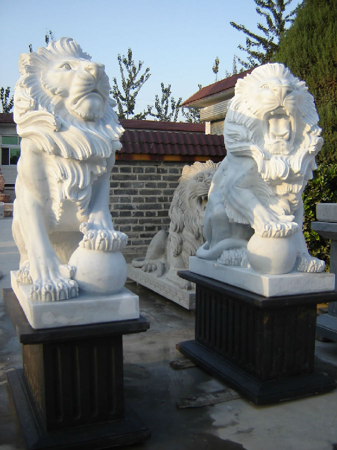 Lion on Pedestal M-Lion-14.jpg