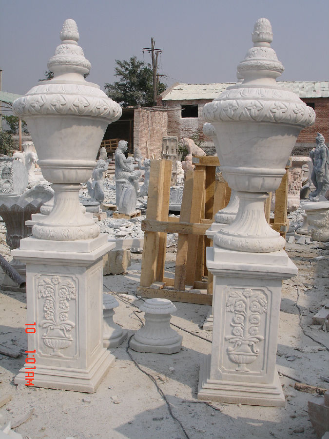 Urn with pedestal FLP-07.JPG