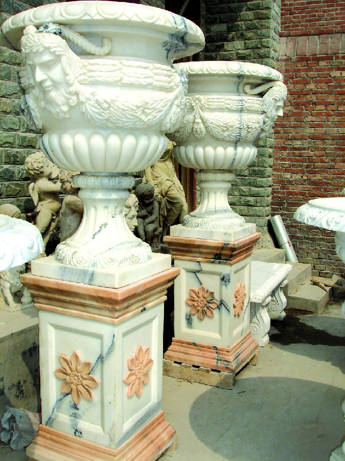 Planter with Pedestal FLP-10.JPG