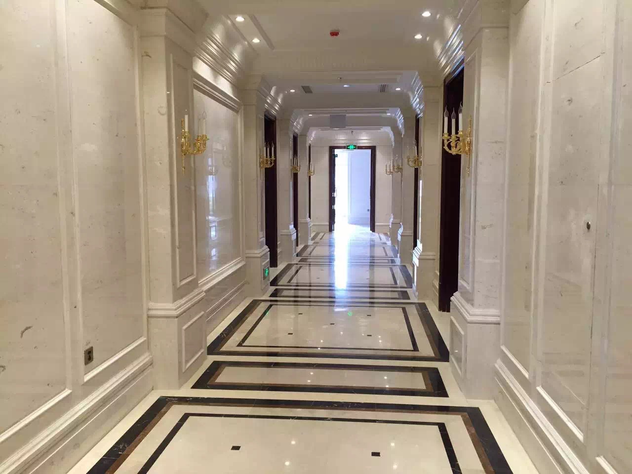 A theme Hotel in French