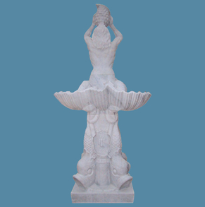 Classic statuary marble founta