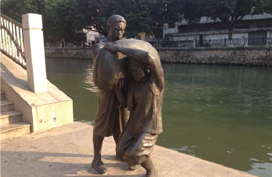 Fiberglass sculpture production