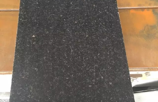 The advantage of decorating black stone material is so much