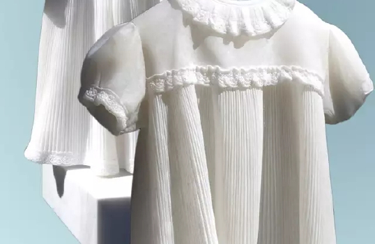 The lovely dress that limistone material makes