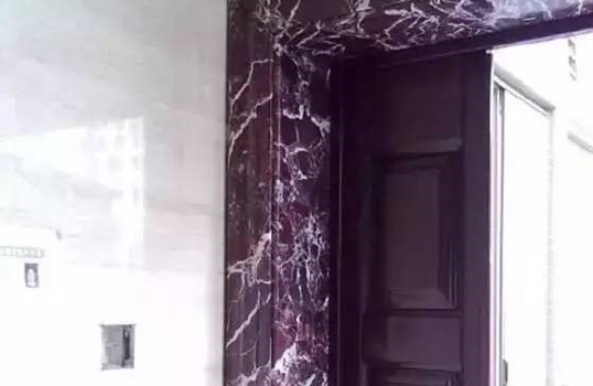 marble door decorates the appreciation